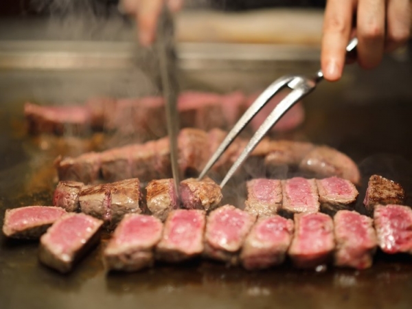 В Японии насладитесь вкусом говядины из Кобэ, которая тает во рту. блюдо, еда, кухня, путешествие