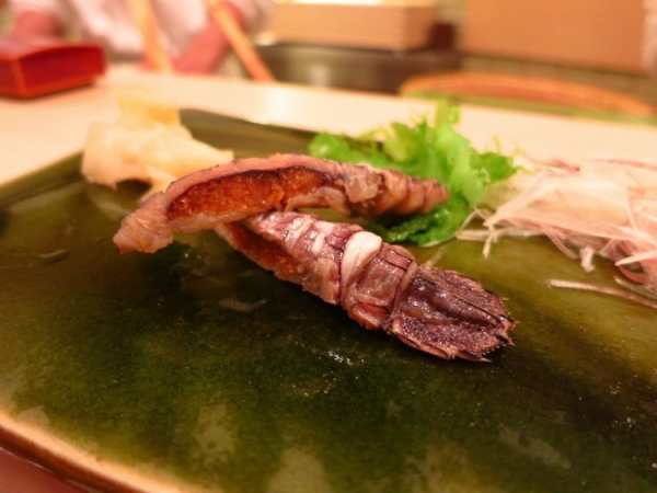 Узнайте, что такое лучшие суши в мире в Sukiyabashi Jiro — знаменитом ресторане суши из документального фильма «Мечты Дзиро о суши». блюдо, еда, кухня, путешествие