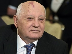 Горбачев отозвался на призыв Михалкова объявить его преступником