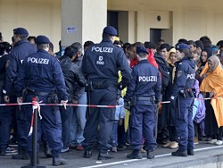 В Германии намерены сокращать пособия беженцам