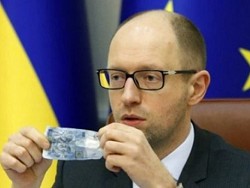 Яценюк: зарплату украинцев можно увеличить втрое