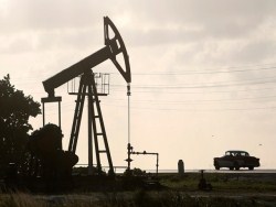 ОПЕК и Россия договорились о заморозке нефтедобычи