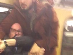Мигранты избили мужчину в метро Мюнхена