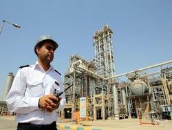 Иран отказался продавать нефть за доллары