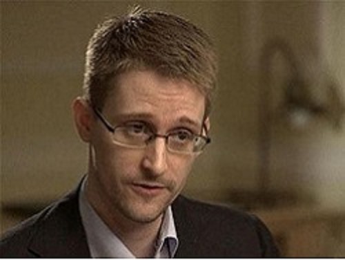 Сноуден: Америка давно травит русских биологическим оружием 