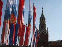 На Красной площади снова задержали активиста в маске Путина