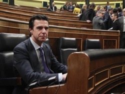 Испанский министр подал в отставку из-за скандала с офшорами