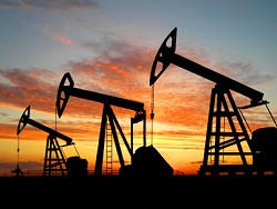Нефть подешевела на ожидании публикации данных о запасах топлива в США