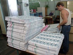 Ценробанк РФ напечатает 1 триллион рублей, но граждане выживают в нищете