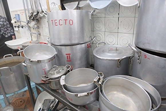 В Пскове задержаны военные, которые продавали солдатскую еду пивбару