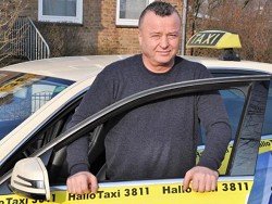 Таксист вернул пассажирам потерянные €114 800