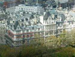 Transparency International требует от властей Британии проверить апартаменты Шувалова
