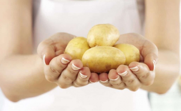 Картофель поможет избавиться от морщин и пигментных пятен на лице