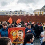 Школьников приняли в пионеры под портретами Сталина