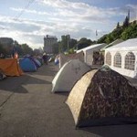 Городок митингующих в центре Кишинева разросся до ста палаток