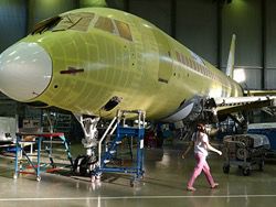 План по выпуску самолетов Superjet сократили на четверть