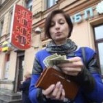 Центробанк поднял евро до 70,53 рублей,доллар – выше 62