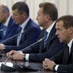 Медведев запретил чиновникам пугать народ фальсификатом