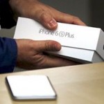 Киевлянам предложили пожить в коробке ради скидки на iPhone