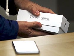 Киевлянам предложили пожить в коробке ради скидки на iPhone