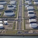 Кто и зачем заполняет нефтехранилища в США?