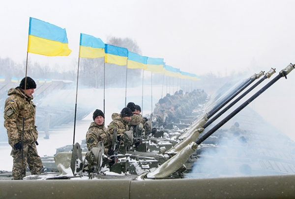 Украинские военные на полигоне близ Житомира, 2015 год