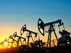 Нефть подорожала на фоне низкого объема торгов на рынка