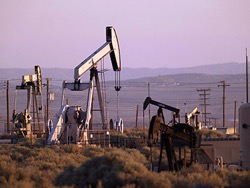 Цена на нефть превысила 44 доллара за баррель