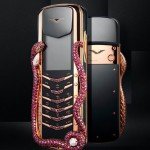 Телефон Vertu Signature Cobra Limited Edition доставят покупателю на вертолете