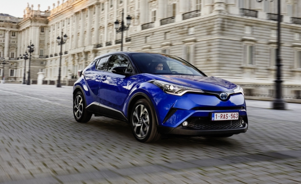 Toyota привезет в Россию стильный кроссовер C-HR