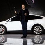 Названы сроки появления компактного кроссовера Tesla