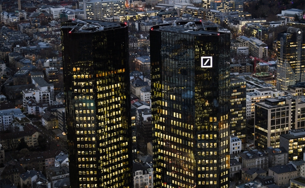 Deutsche Bank признал рубль одной из самых недооцененных валют :: Экономика :: РБК
