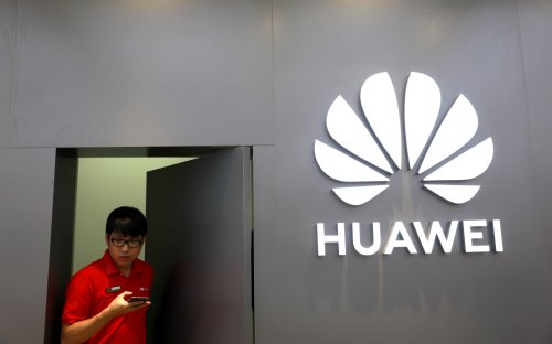 СМИ назвали сроки возобновления торговли между Huawei и компаниями из США :: Бизнес :: РБК