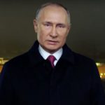 Путин поздравил россиян с Новым годом и пожелал им мира.