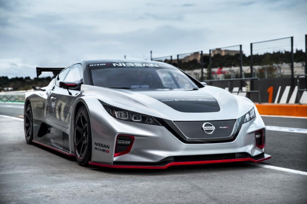 Nissan впервые представляет в Европе LEAF NISMO RC