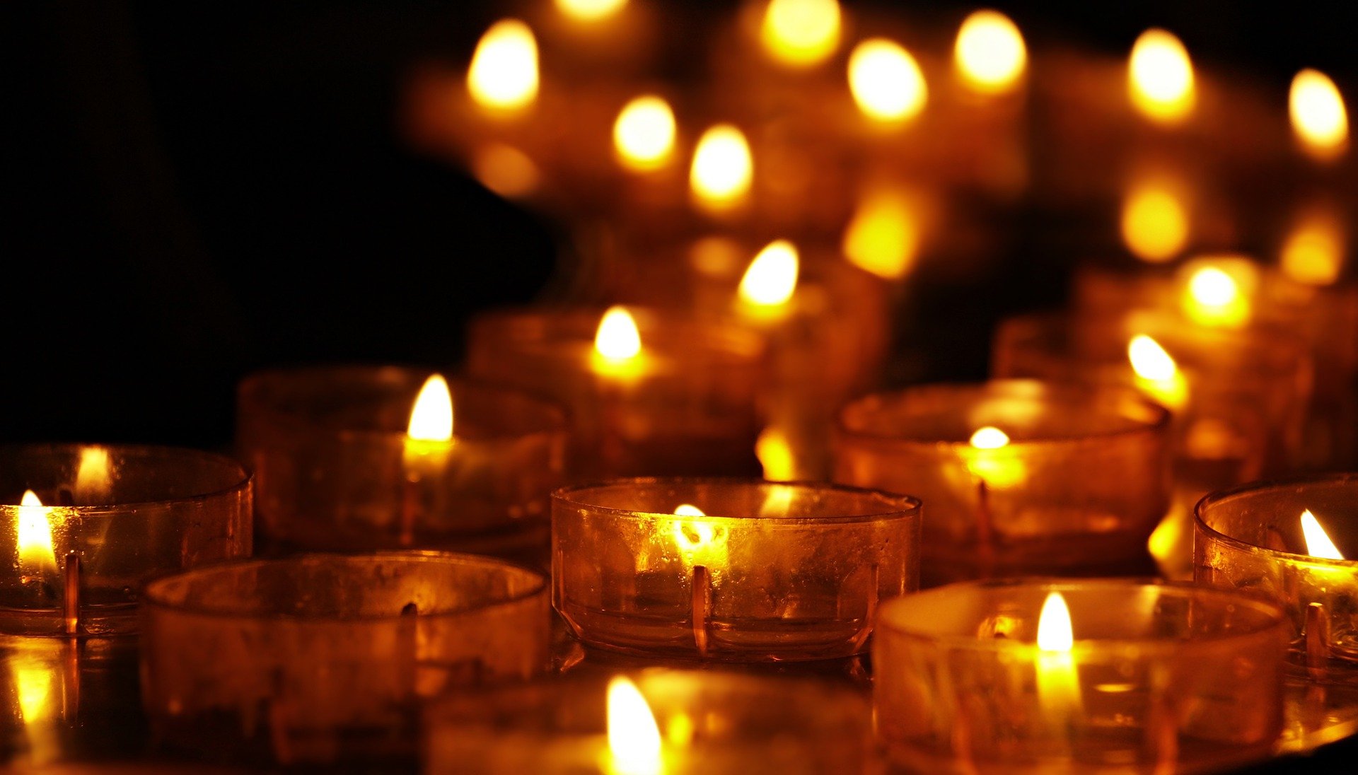 Что можно предпринять, чтобы свечи на могиле горели дольше?